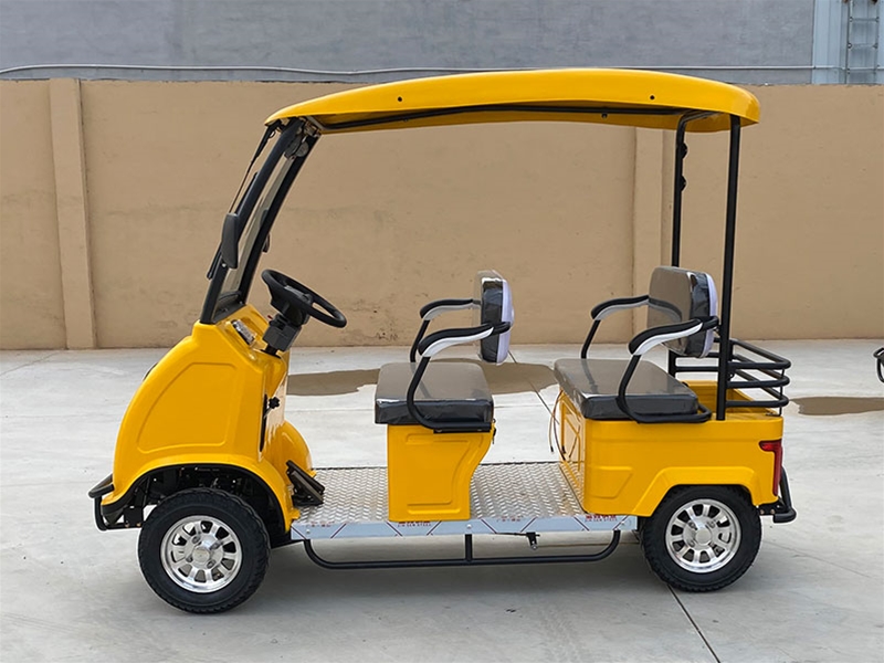 休閑四輪車